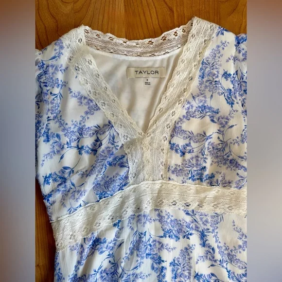 Taylor Women’s Blue & White Floral Tiered V‑Neck Fit & Flare Maxi Dress – Size 8 - Picture 8 of 14